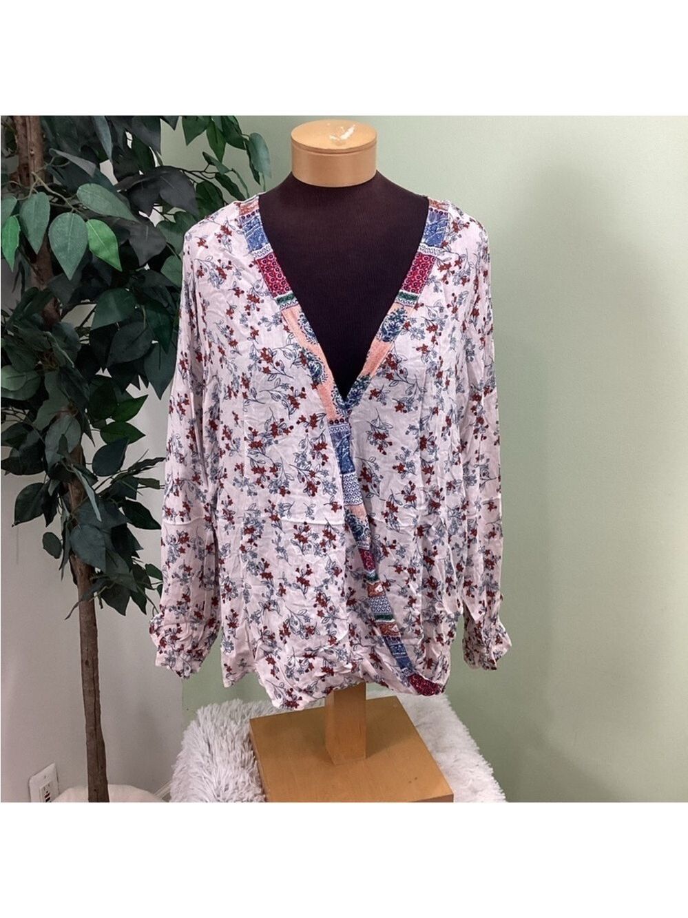 Democracy long sleeve floral lightweight blouse Woman’s size 2X